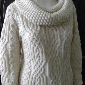 Authentic IRISH sweater soft WOOL never worn.
